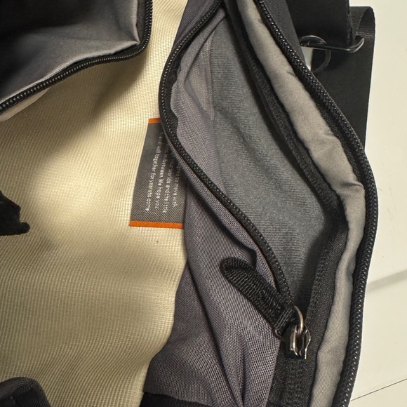 Bellroy Venture Sling 9L Crossbody Bag - Picture 3 of 6